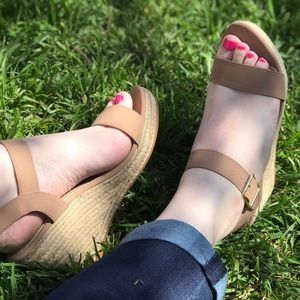 Tan Wedges